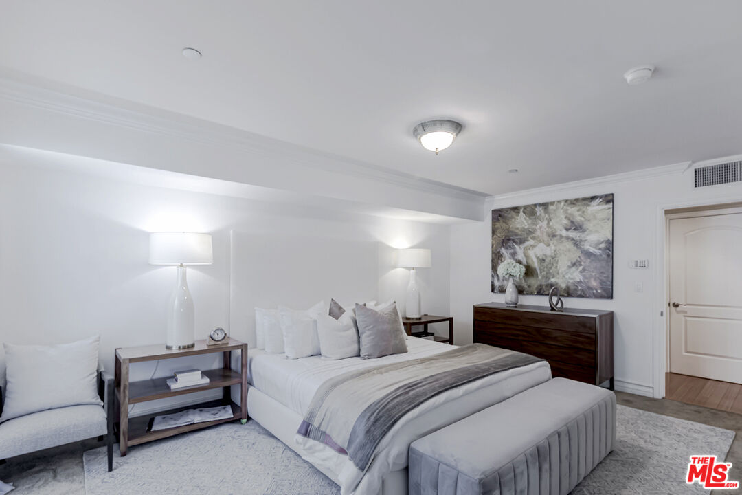 123 S Clark Dr Unit: 203