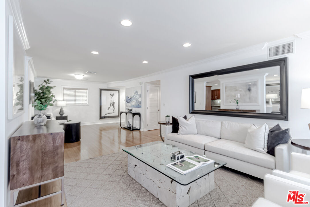 123 S Clark Dr Unit: 203