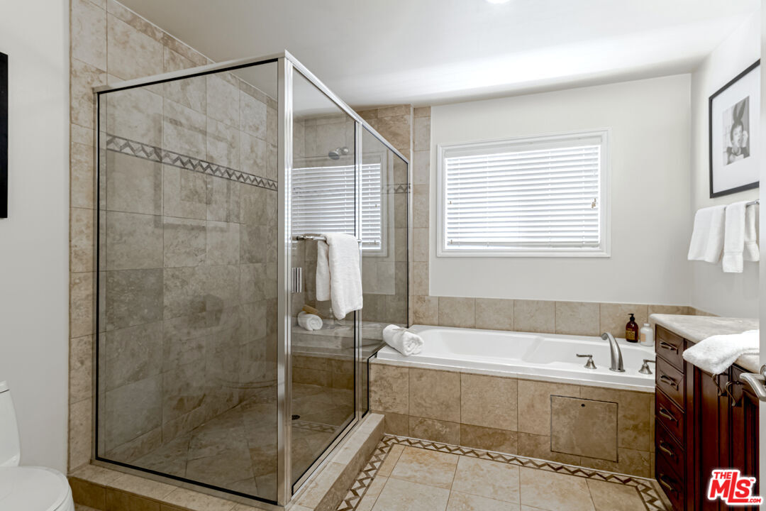 123 S Clark Dr Unit: 203