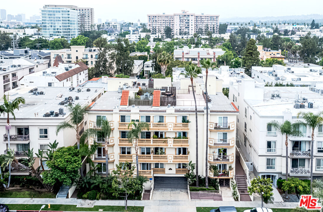 123 S Clark Dr Unit: 203