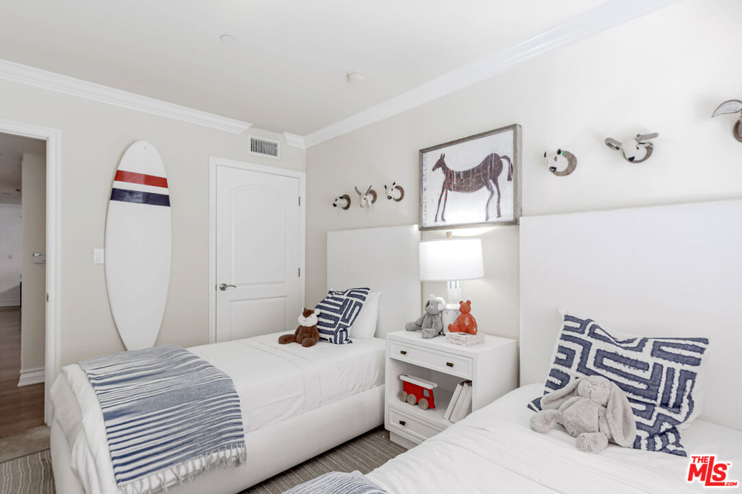 123 S Clark Dr Unit: 203