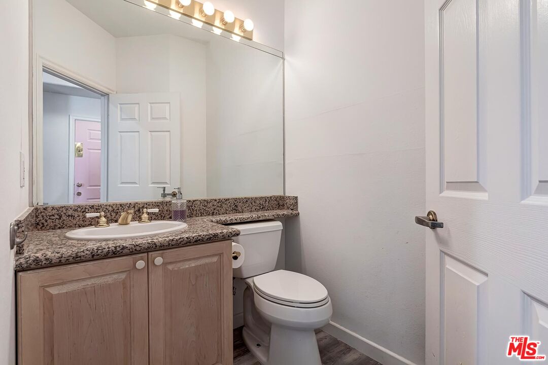 10760 Lawler St Unit: 4