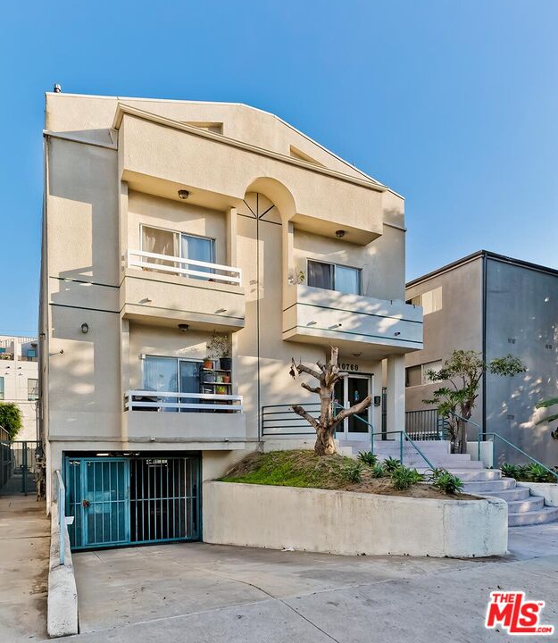 10760 Lawler St Unit: 4