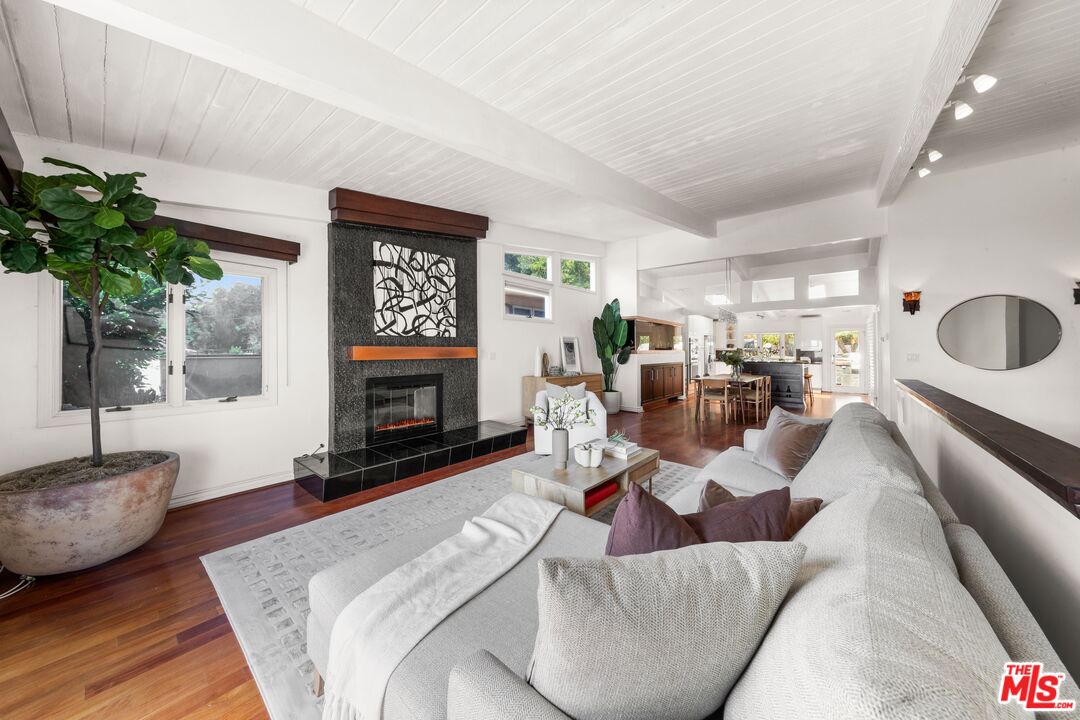 21439 Pacific Coast Hwy