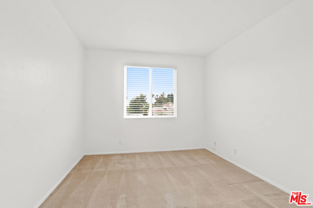 5430 Bellingham Ave Unit: 306