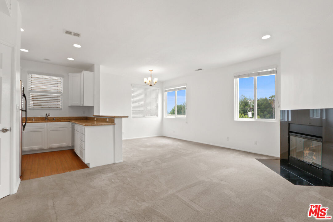 5430 Bellingham Ave Unit: 306