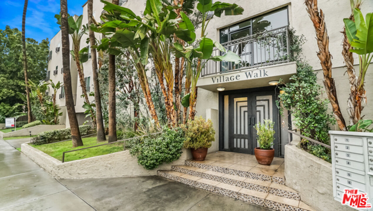 5430 Bellingham Ave Unit: 306