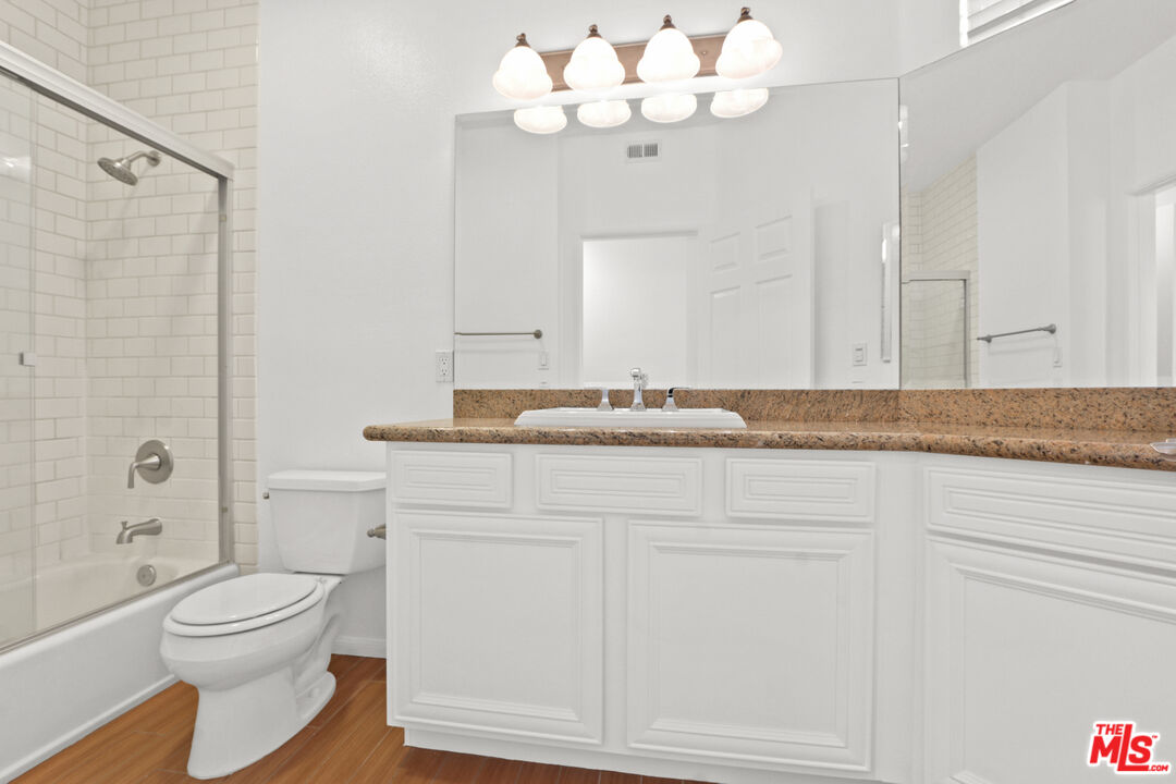 5430 Bellingham Ave Unit: 306