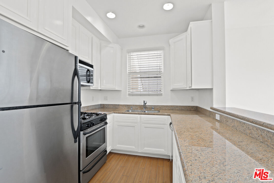 5430 Bellingham Ave Unit: 306