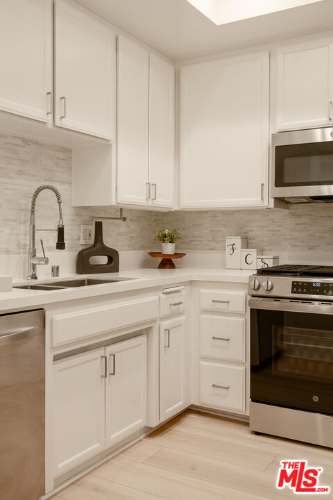 1225 Armacost Ave Unit: 205