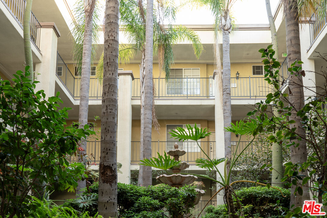 1225 Armacost Ave Unit: 205
