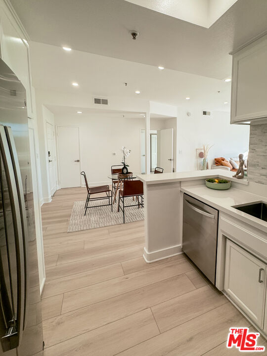 1225 Armacost Ave Unit: 205