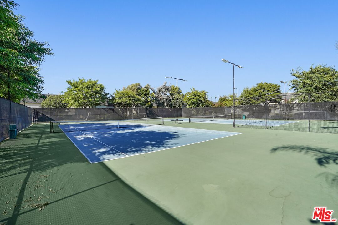 19246 Hamlin St Unit: 1