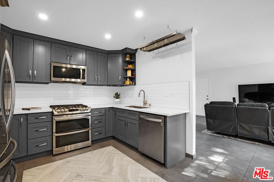 19246 Hamlin St Unit: 1