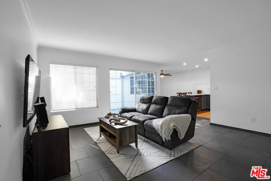 19246 Hamlin St Unit: 1