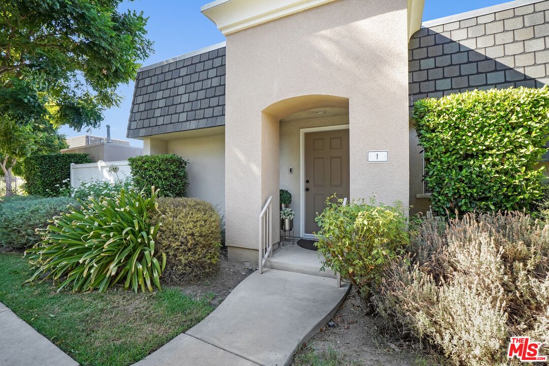 19246 Hamlin St Unit: 1