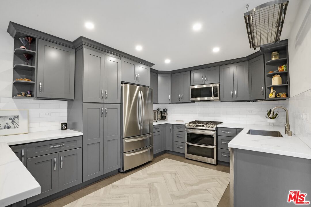 19246 Hamlin St Unit: 1