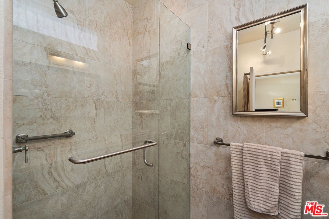 950 Hancock Ave Unit: 203