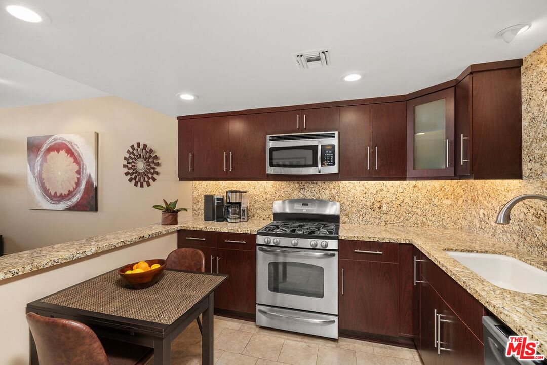 950 Hancock Ave Unit: 203