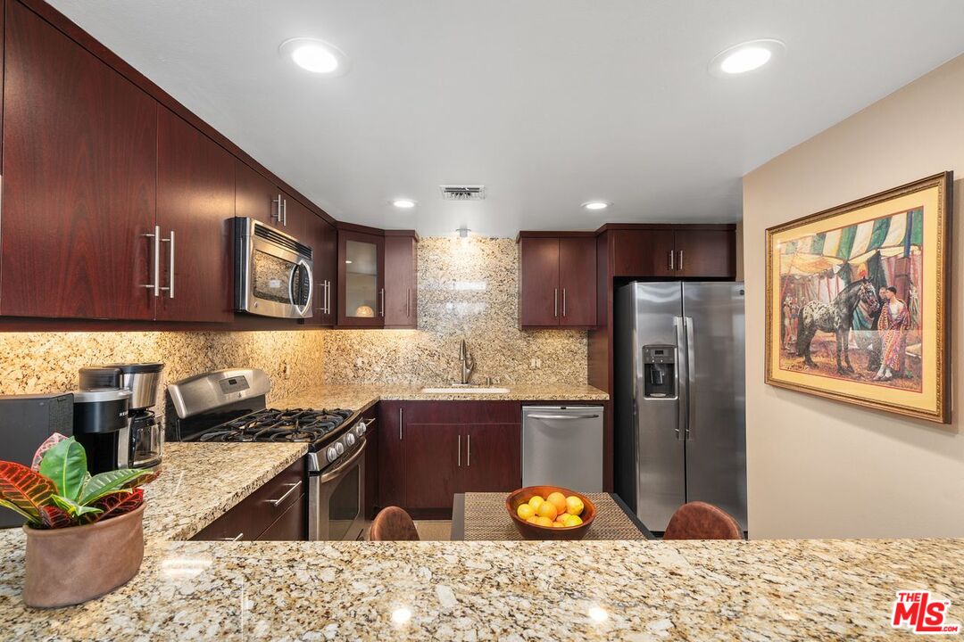 950 Hancock Ave Unit: 203