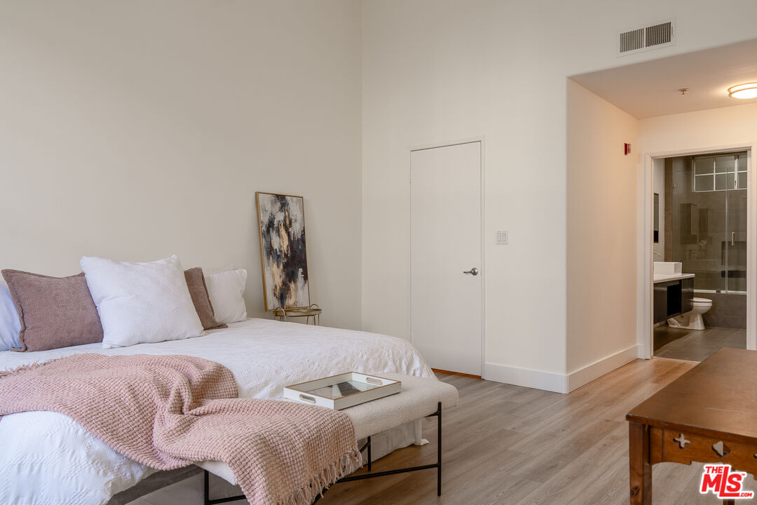 1225 Armacost Ave Unit: 102