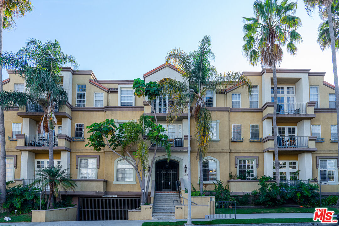 1225 Armacost Ave Unit: 102