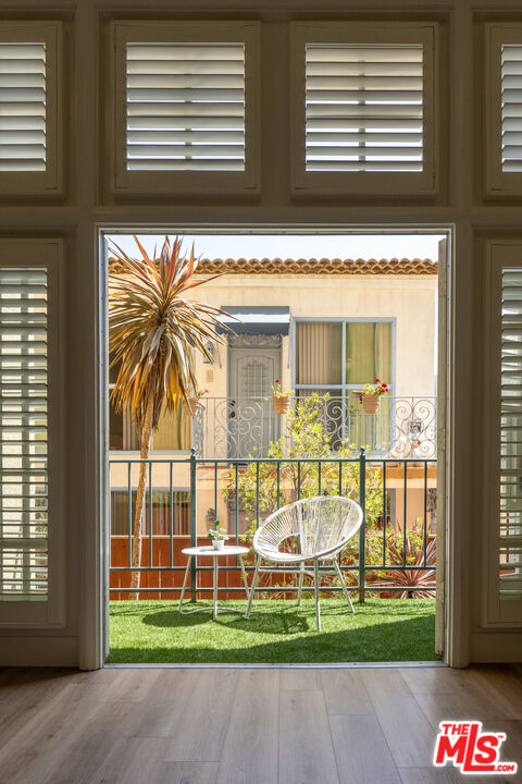 1225 Armacost Ave Unit: 102