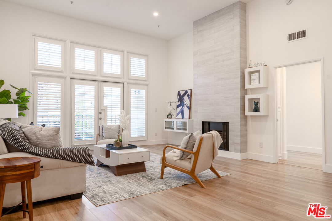 1225 Armacost Ave Unit: 102