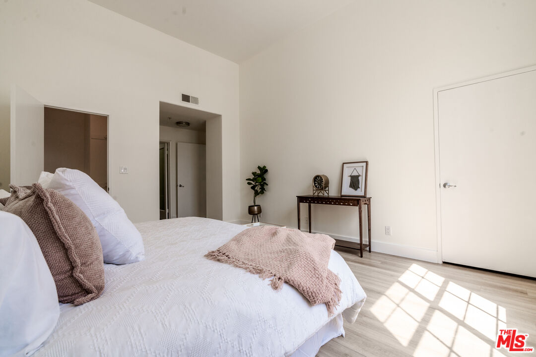 1225 Armacost Ave Unit: 102