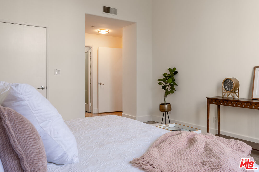 1225 Armacost Ave Unit: 102