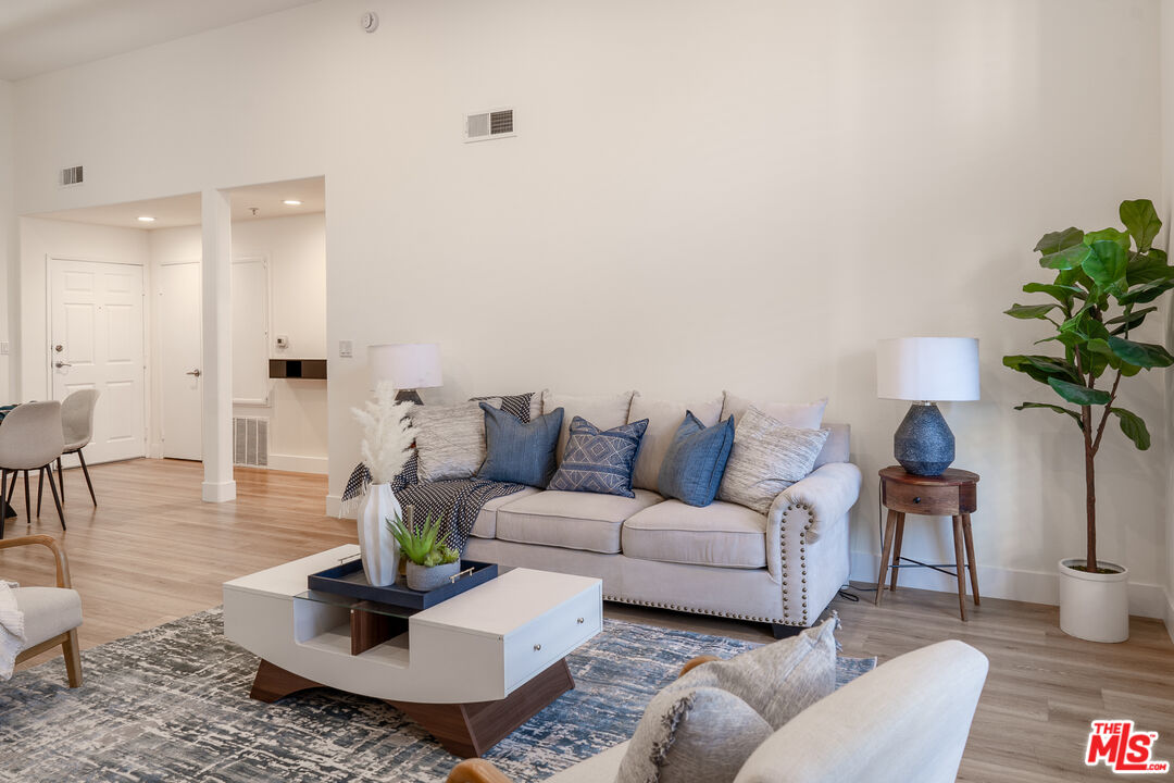 1225 Armacost Ave Unit: 102