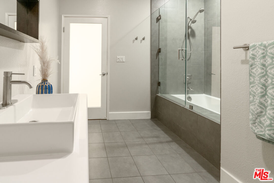 1225 Armacost Ave Unit: 102