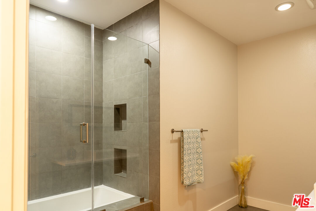 1225 Armacost Ave Unit: 102