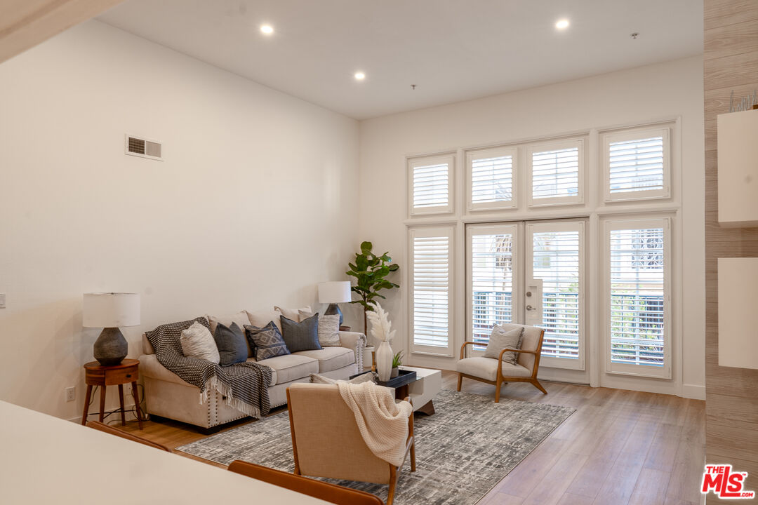 1225 Armacost Ave Unit: 102