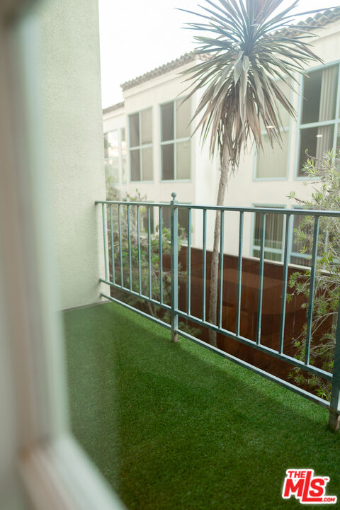 1225 Armacost Ave Unit: 102