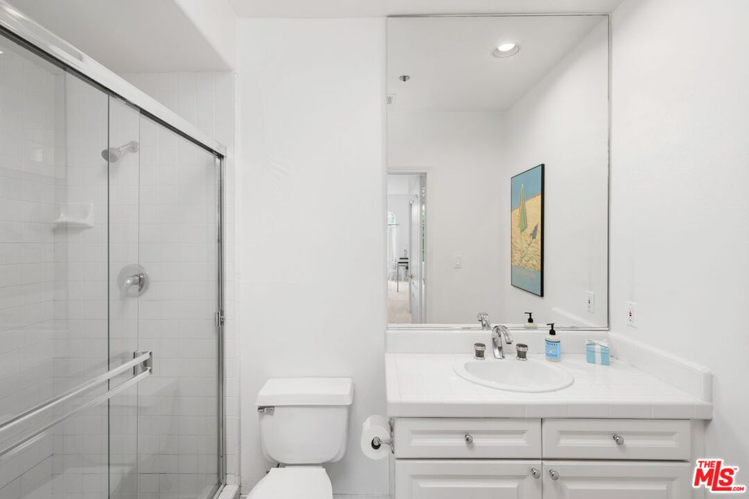 575 S Barrington Ave Unit: 203