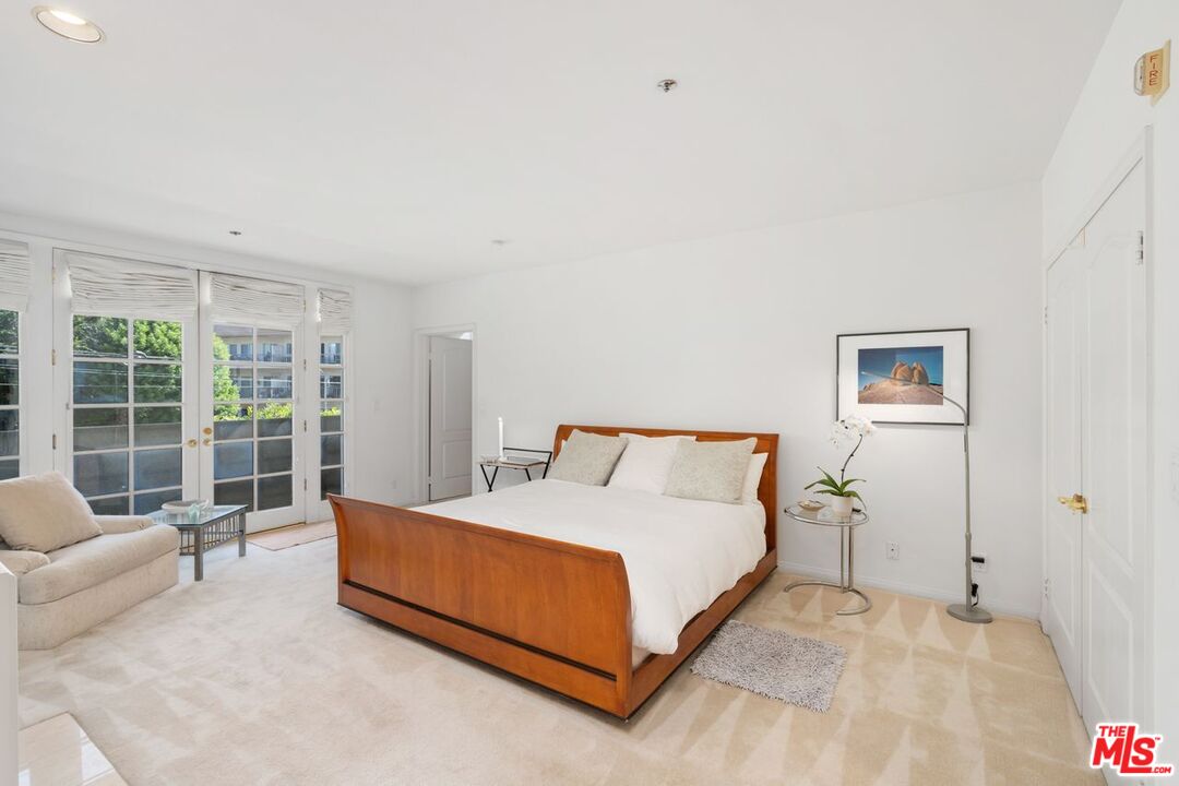 575 S Barrington Ave Unit: 203