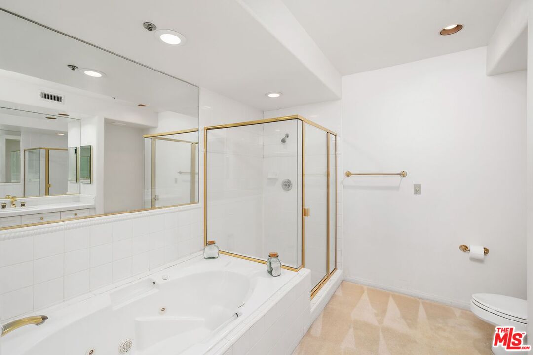 575 S Barrington Ave Unit: 203