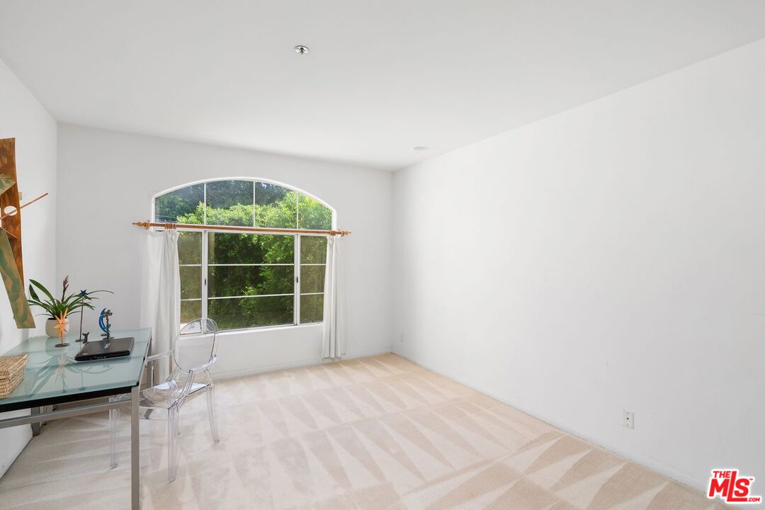 575 S Barrington Ave Unit: 203