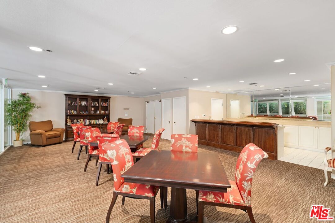 575 S Barrington Ave Unit: 203