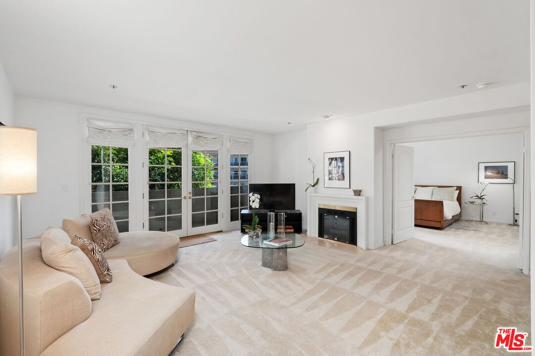 575 S Barrington Ave Unit: 203