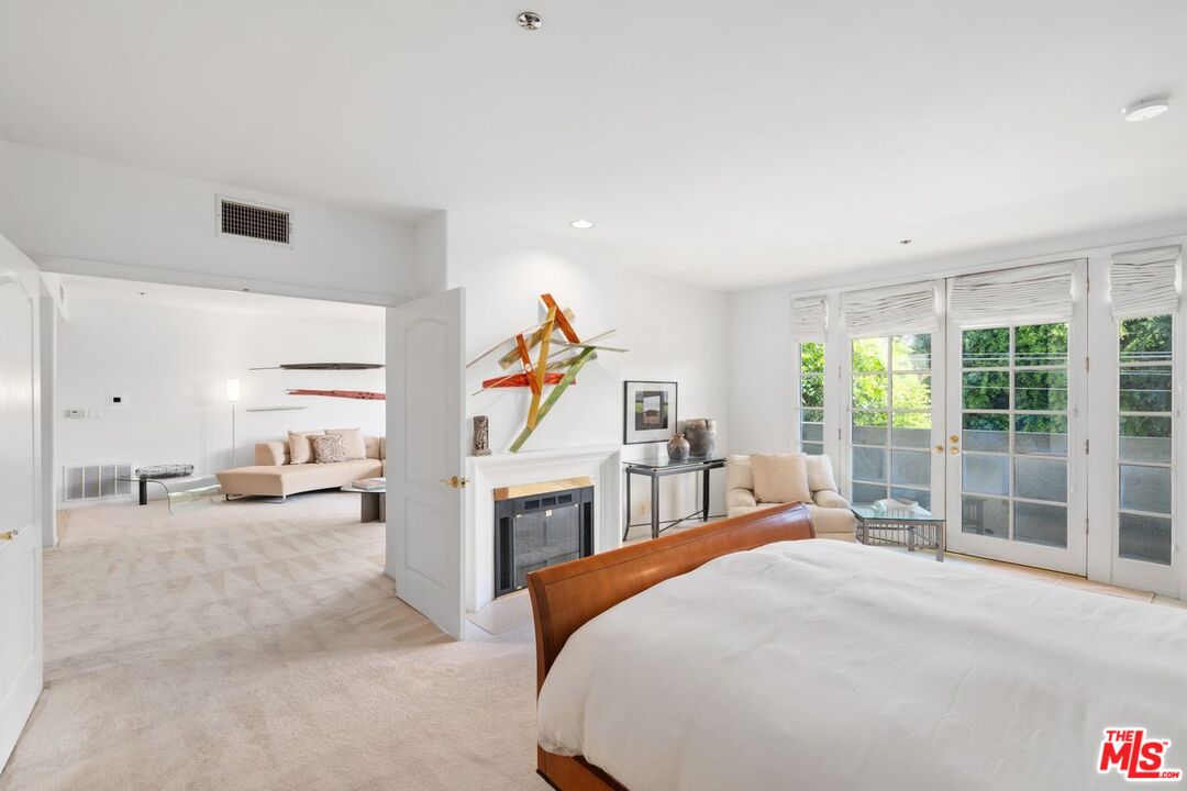 575 S Barrington Ave Unit: 203