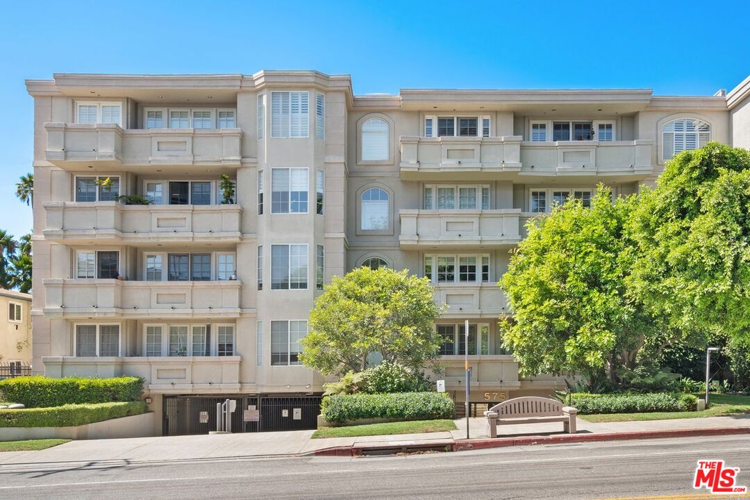 575 S Barrington Ave Unit: 203