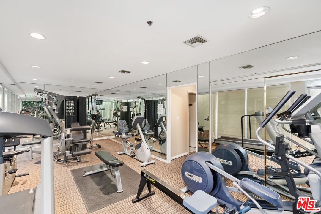 575 S Barrington Ave Unit: 203