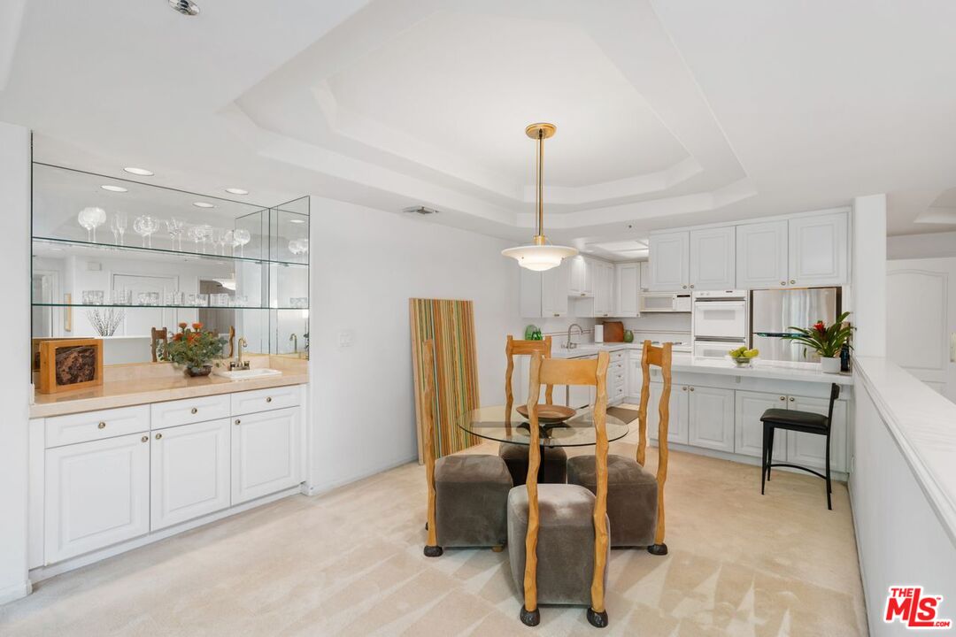 575 S Barrington Ave Unit: 203