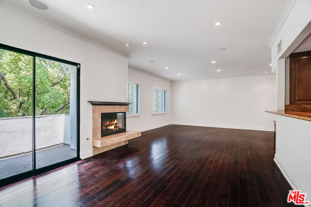 430 N Maple Dr Unit: 302