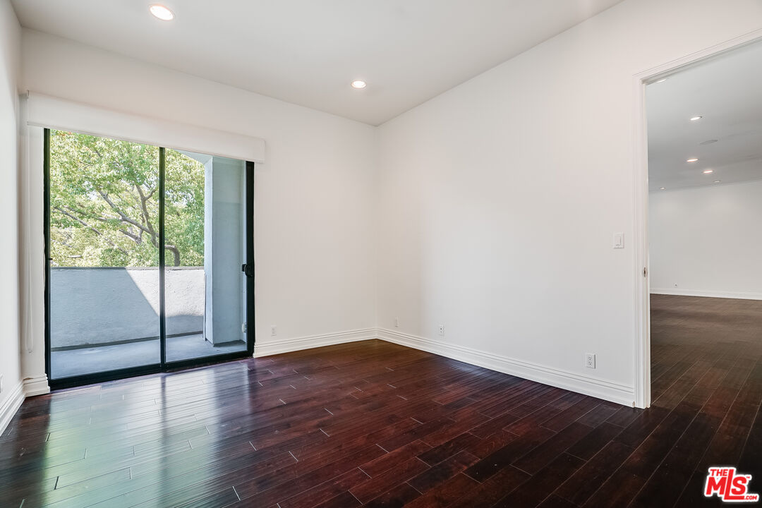 430 N Maple Dr Unit: 302