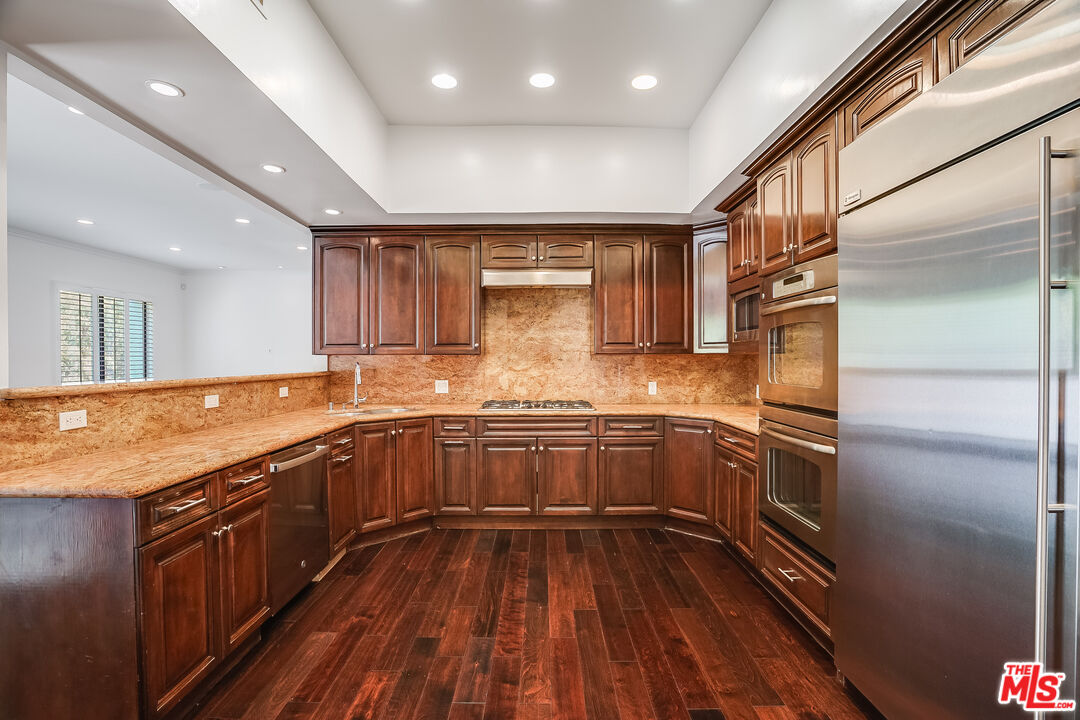 430 N Maple Dr Unit: 302