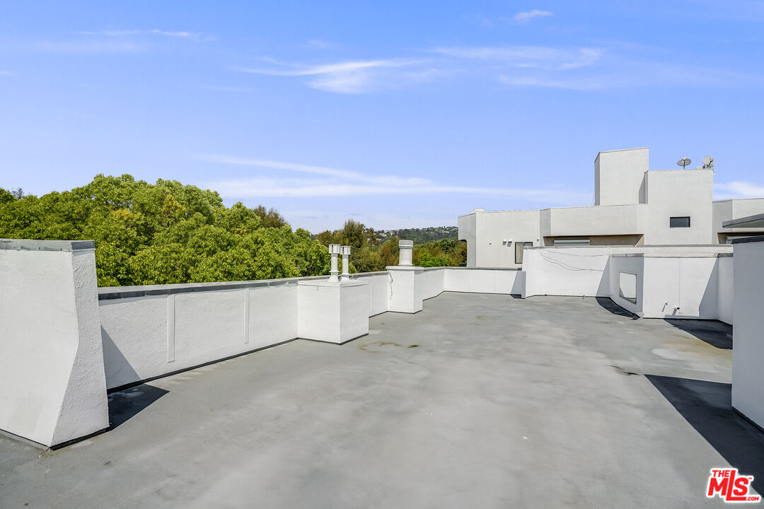 430 N Maple Dr Unit: 302