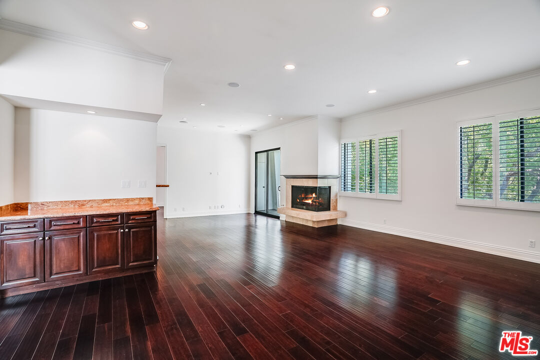 430 N Maple Dr Unit: 302
